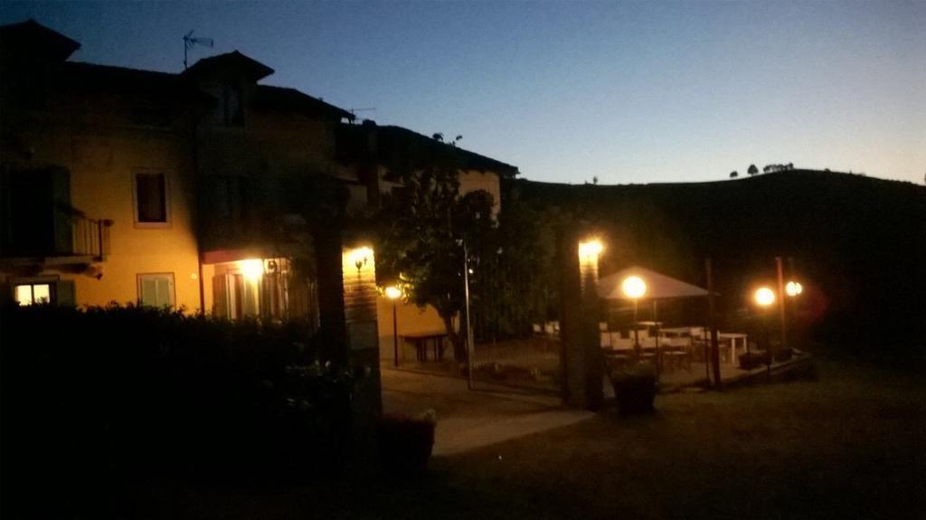 Bed and Breakfast La Terrazza Del Barbaresco Neviglie Екстер'єр фото