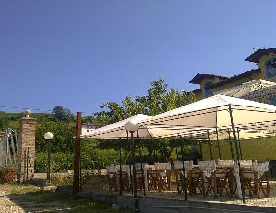 Bed and Breakfast La Terrazza Del Barbaresco Neviglie Екстер'єр фото