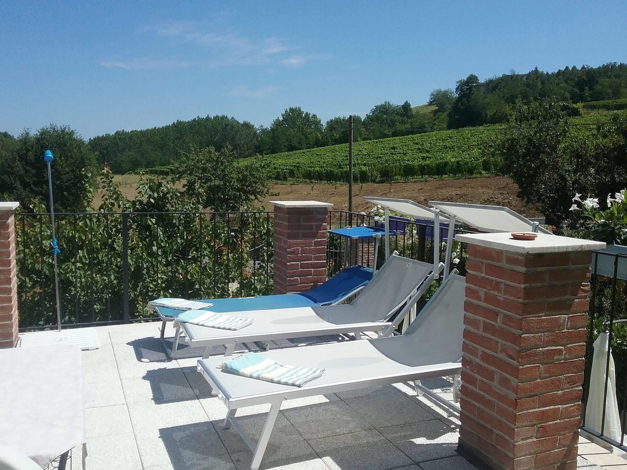 Bed and Breakfast La Terrazza Del Barbaresco Neviglie Екстер'єр фото